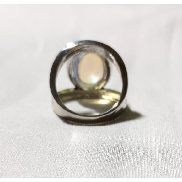 Iridescent Moonstone Ring Size 9 Gender Neutral New in Box Gift-Ready - Picture 3 of 6